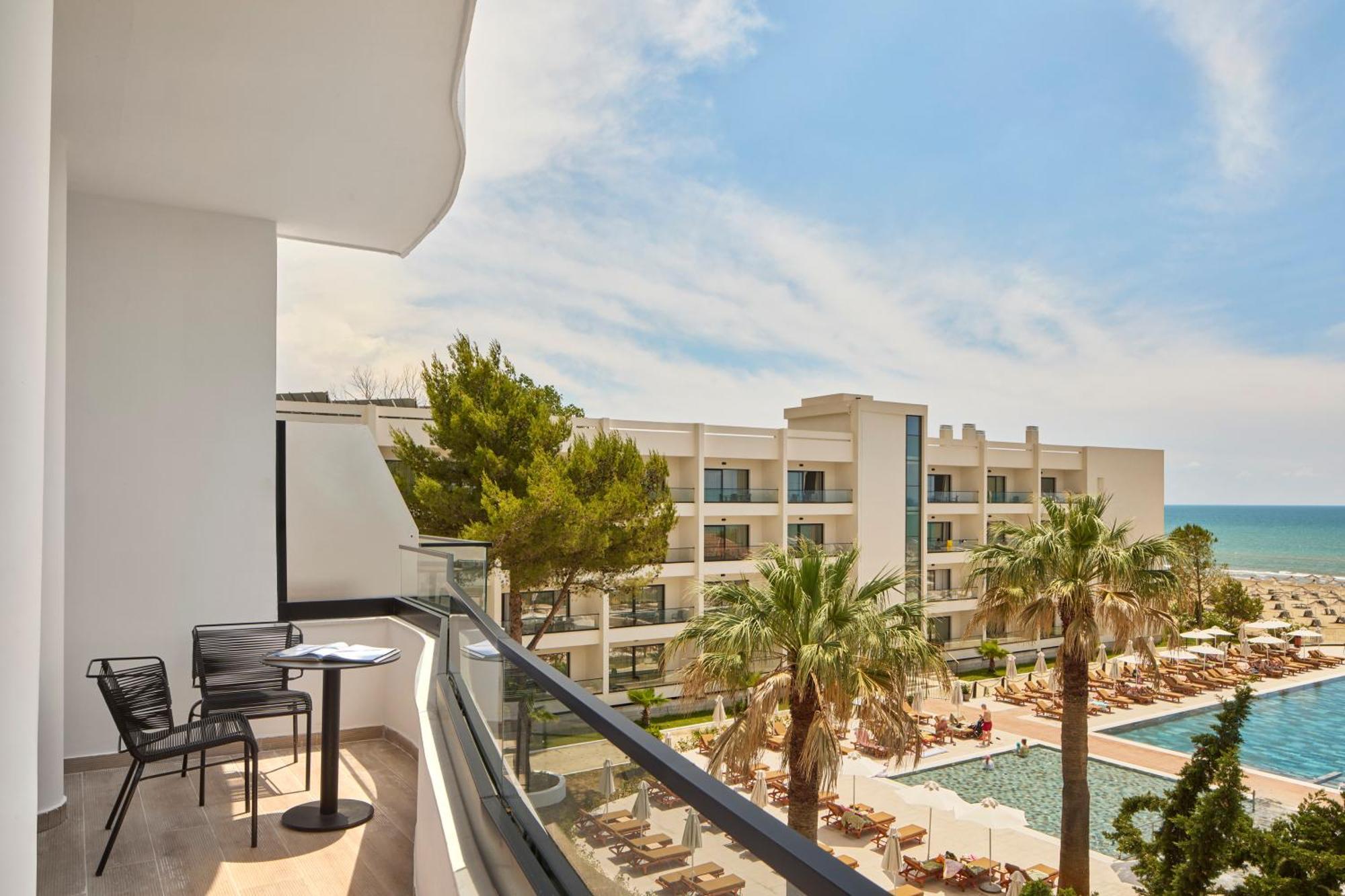 Sol Tropikal Durres Hotel ภายนอก รูปภาพ