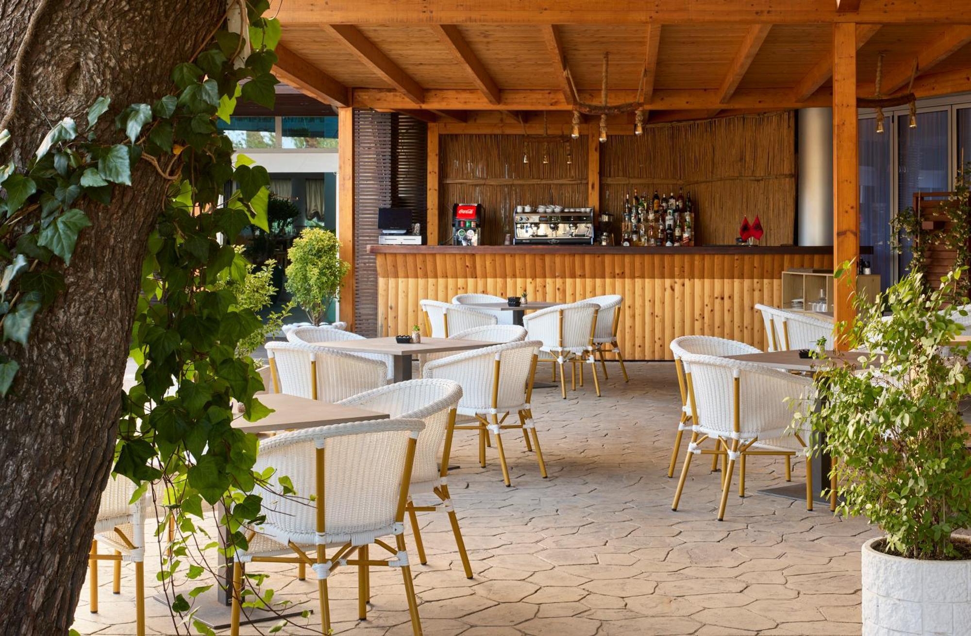 Sol Tropikal Durres Hotel ภายนอก รูปภาพ