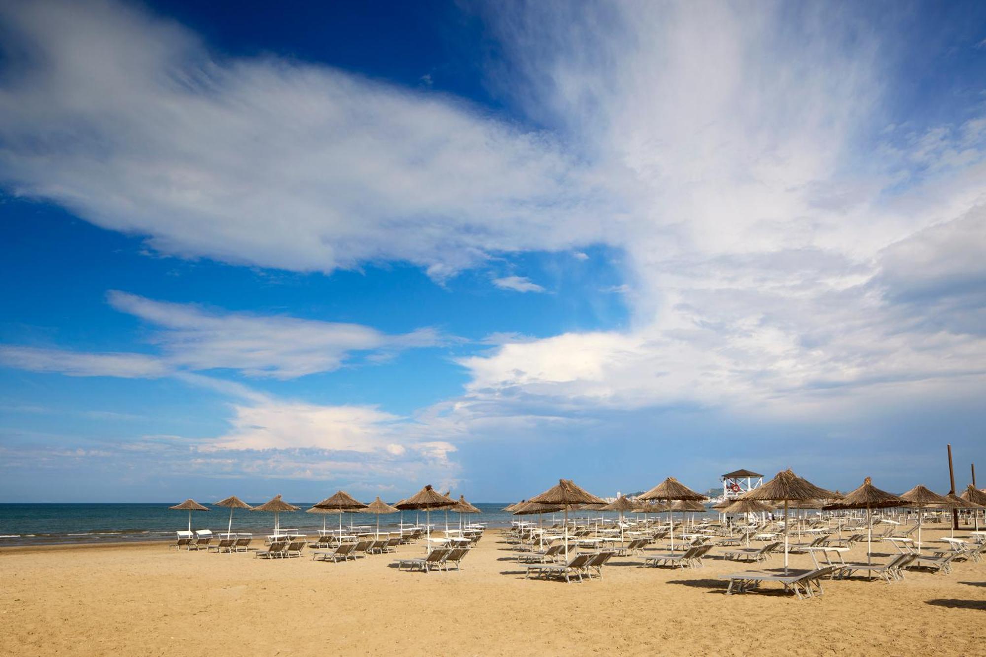 Sol Tropikal Durres Hotel ภายนอก รูปภาพ