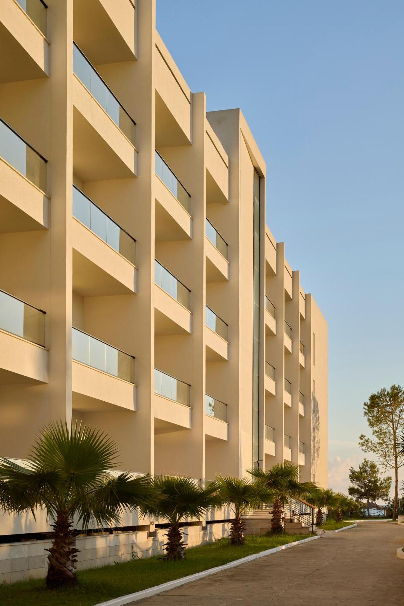Sol Tropikal Durres Hotel ภายนอก รูปภาพ